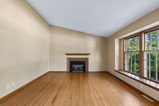 14211 Lennell Drive, Minnetonka, MN 55345