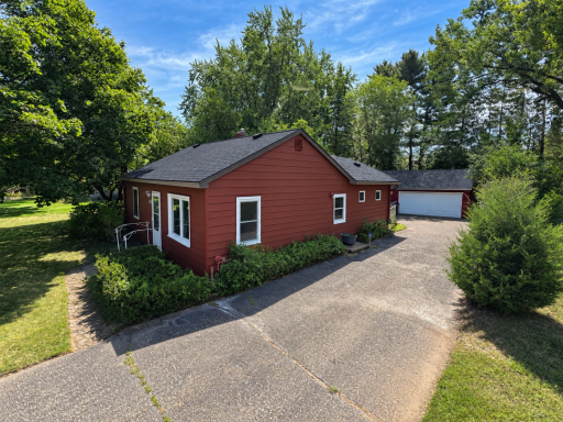 830 Sandhurst Drive W, Roseville, MN 55113
