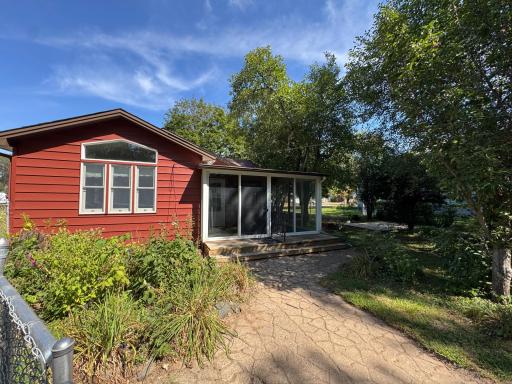 830 Sandhurst Drive W, Roseville, MN 55113