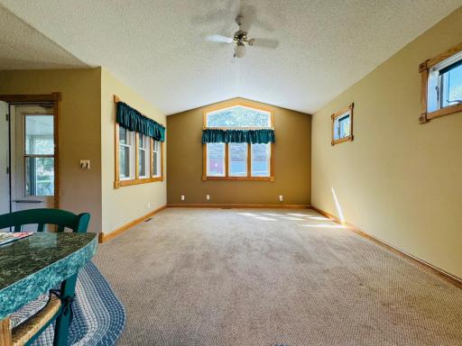 830 Sandhurst Drive W, Roseville, MN 55113