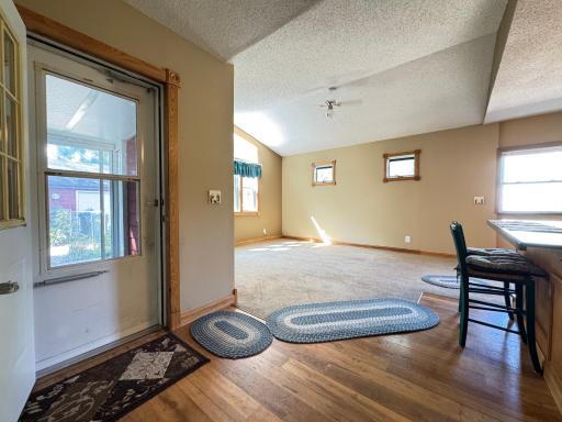830 Sandhurst Drive W, Roseville, MN 55113