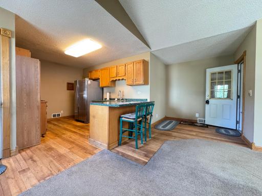 830 Sandhurst Drive W, Roseville, MN 55113