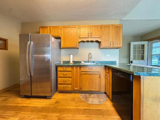 830 Sandhurst Drive W, Roseville, MN 55113