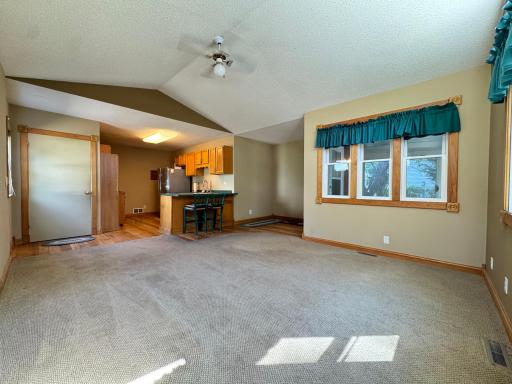 830 Sandhurst Drive W, Roseville, MN 55113
