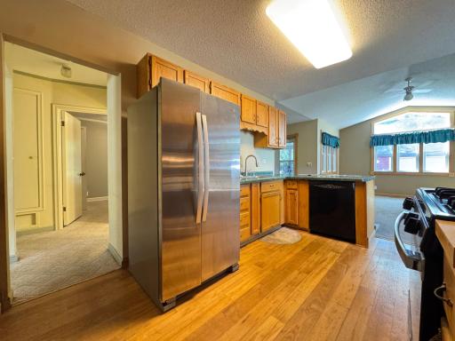 830 Sandhurst Drive W, Roseville, MN 55113