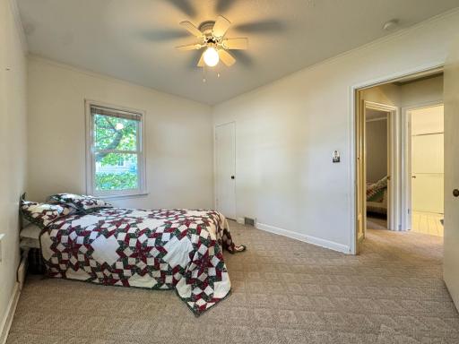 830 Sandhurst Drive W, Roseville, MN 55113