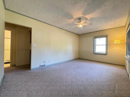 830 Sandhurst Drive W, Roseville, MN 55113