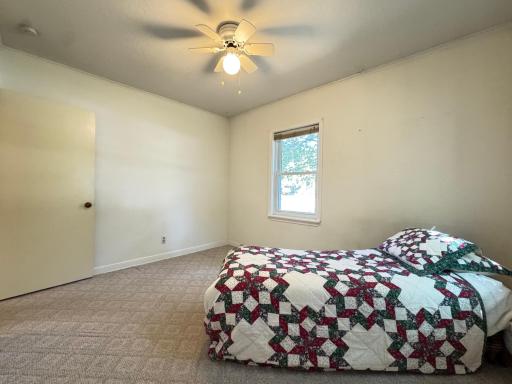 830 Sandhurst Drive W, Roseville, MN 55113