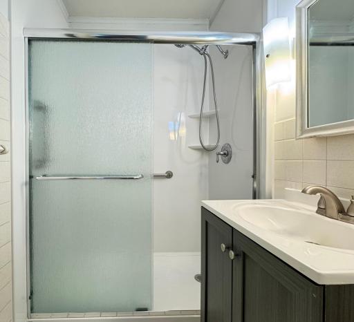 830 Sandhurst Drive W, Roseville, MN 55113