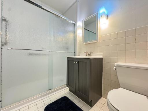 830 Sandhurst Drive W, Roseville, MN 55113