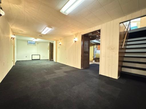 830 Sandhurst Drive W, Roseville, MN 55113