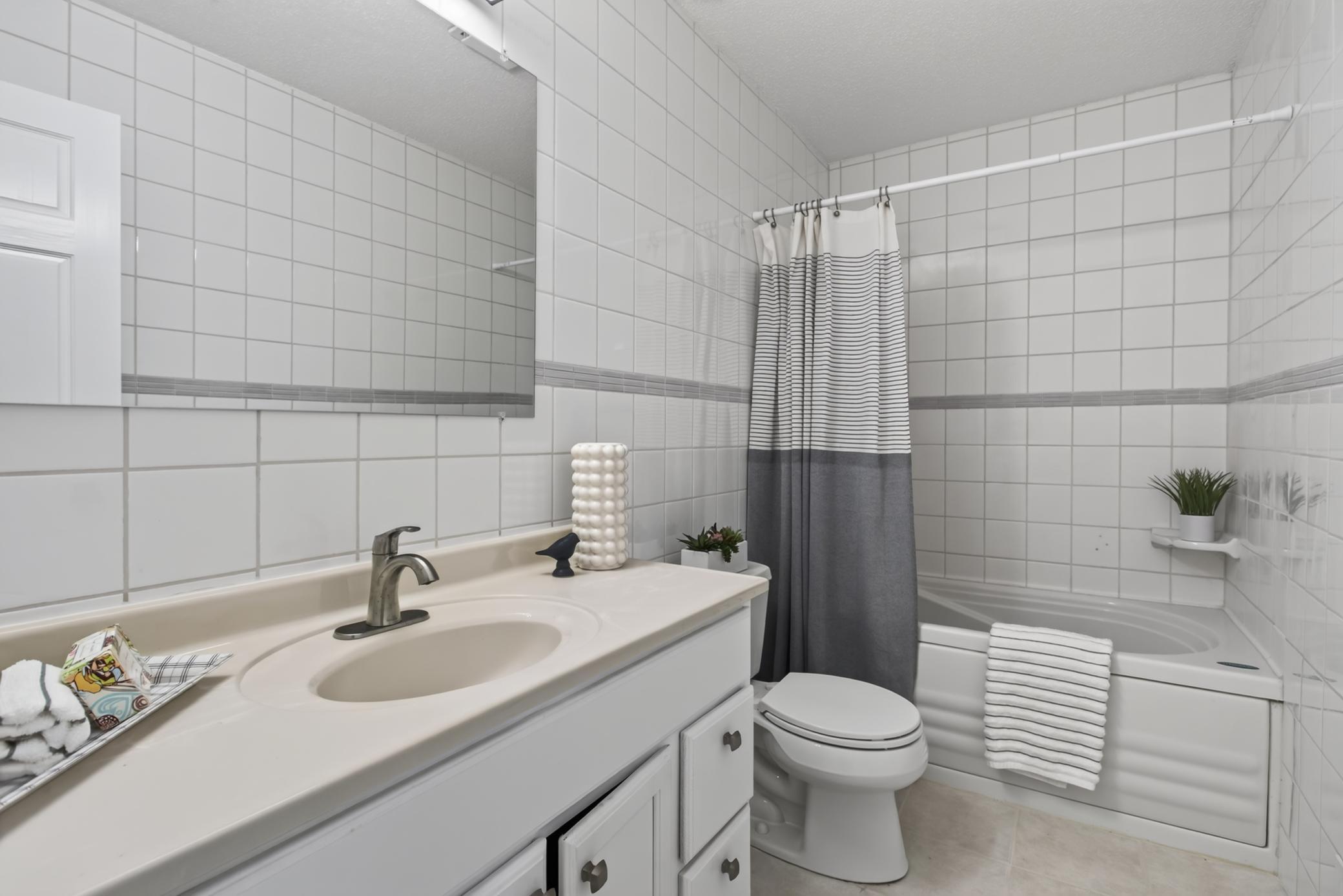 Main Floor Full Bath