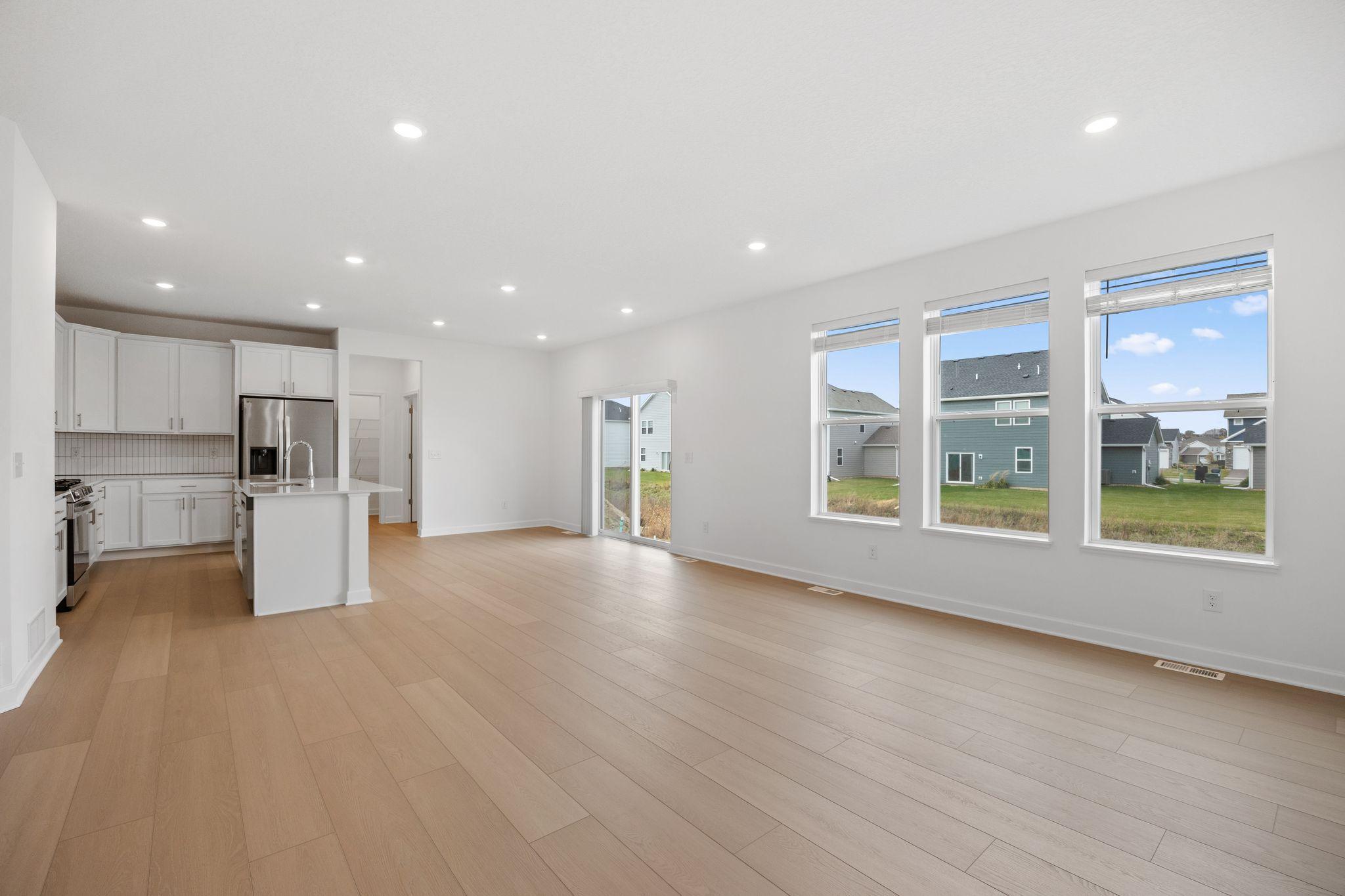 (Photo of an inventory home, actual homes finishes will vary)