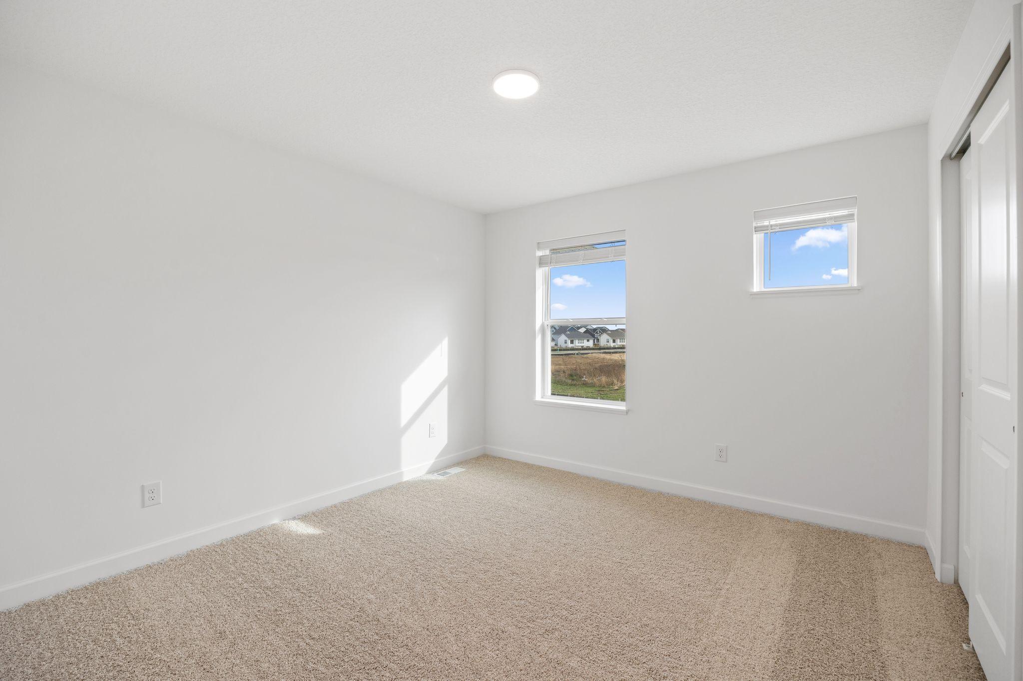 (Photo of an inventory home, actual homes finishes will vary)