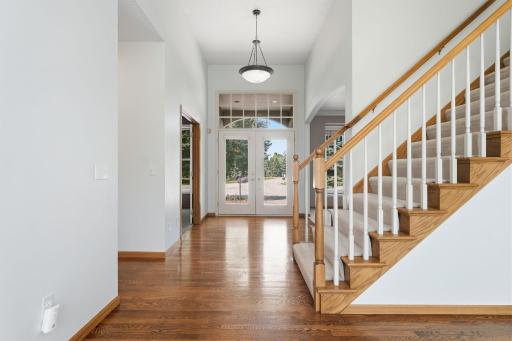 2715 Edgewater Bay, Woodbury, MN 55125