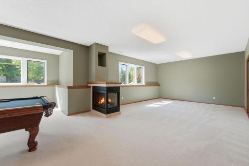 2715 Edgewater Bay, Woodbury, MN 55125