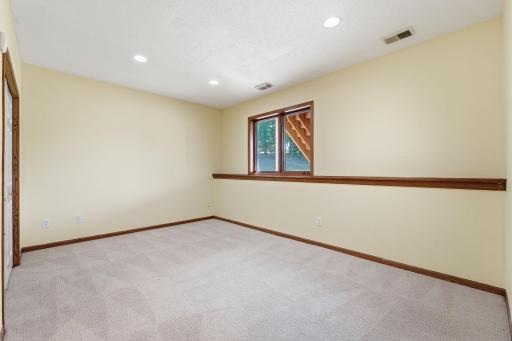 2715 Edgewater Bay, Woodbury, MN 55125