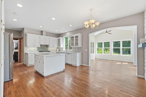 2715 Edgewater Bay, Woodbury, MN 55125