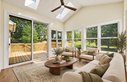 2715 Edgewater Bay, Woodbury, MN 55125