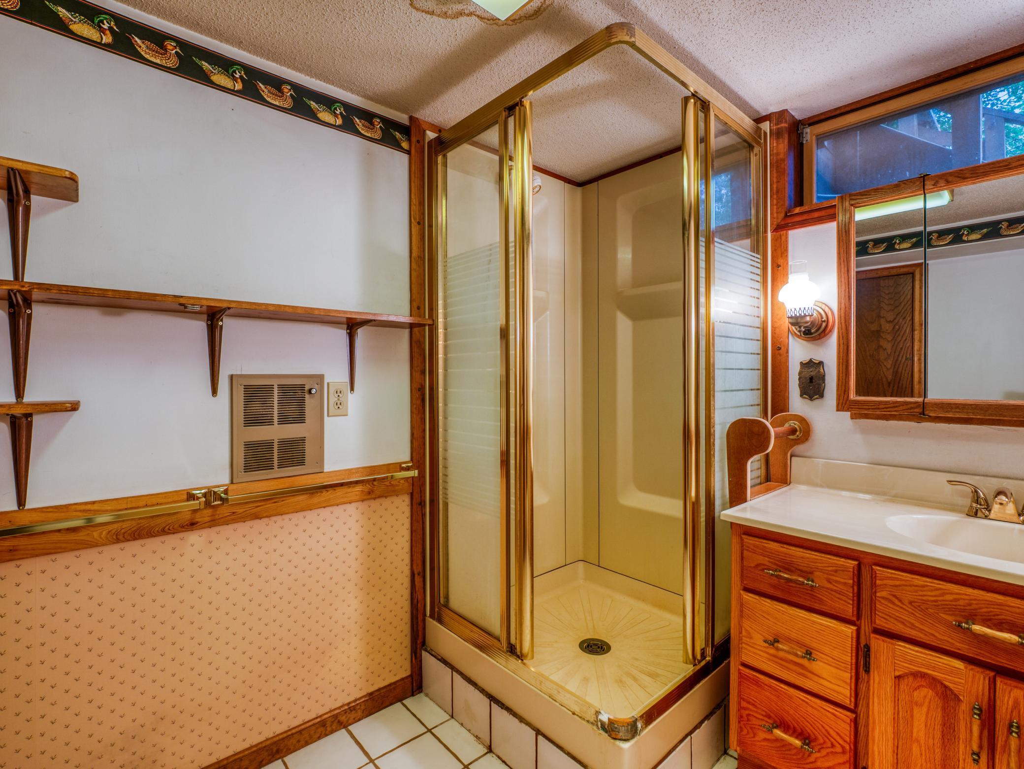 Lower Level .75 Bath 2.jpg
