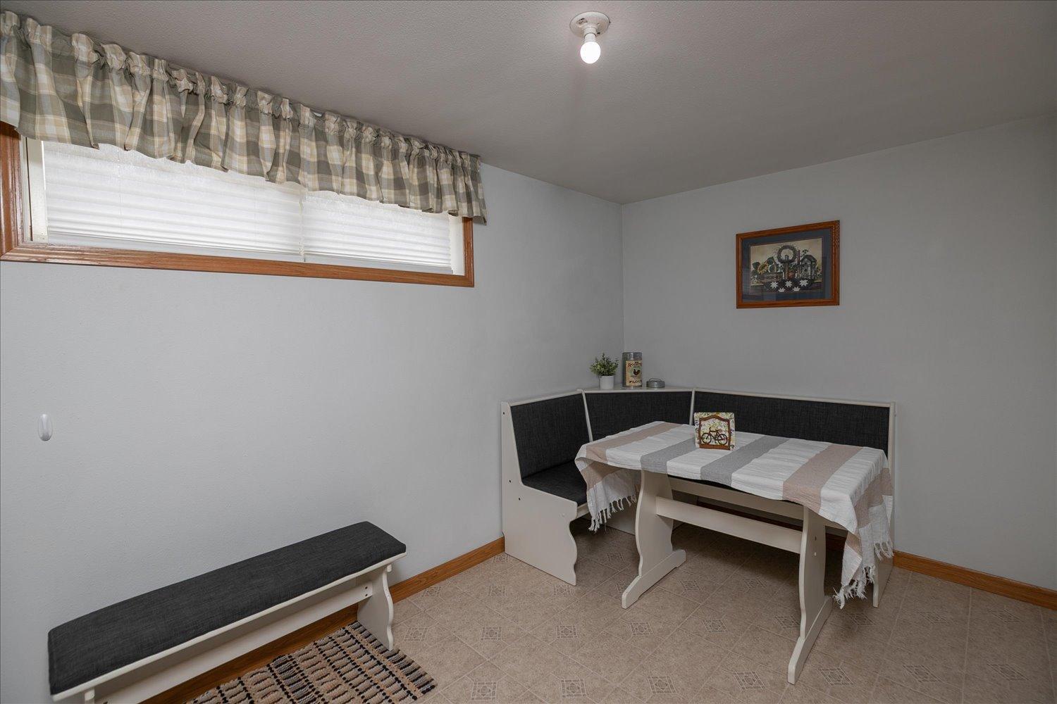 25-25-Dining Room.jpg