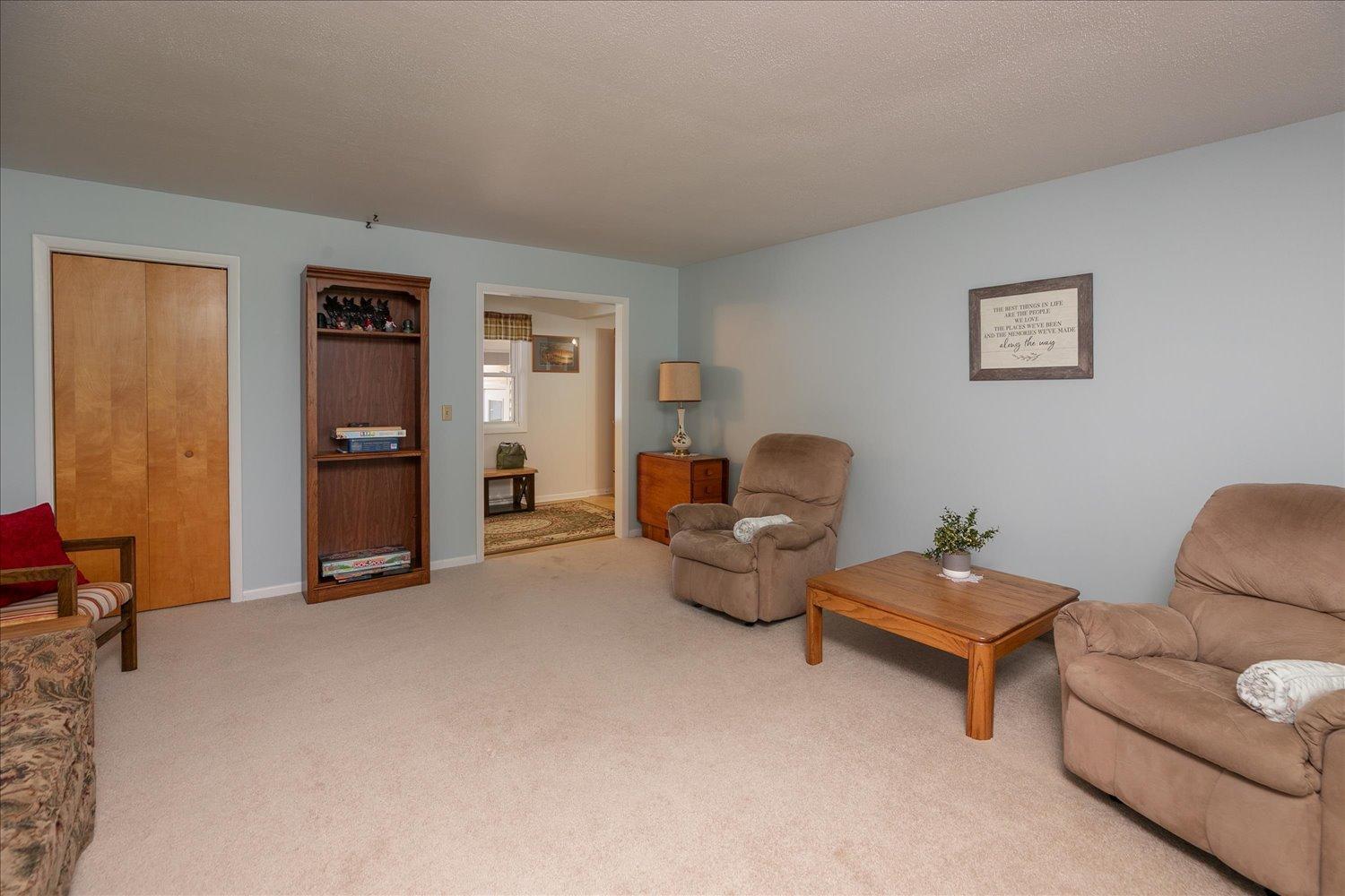 17-17-Family Room.jpg