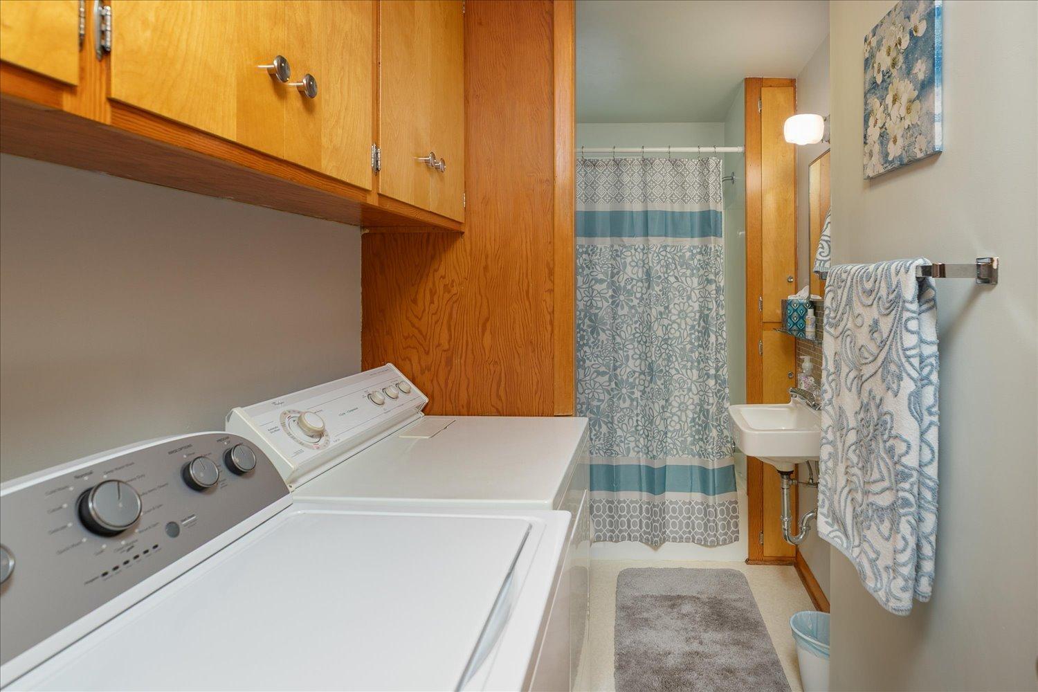23-23-Bathroom.jpg