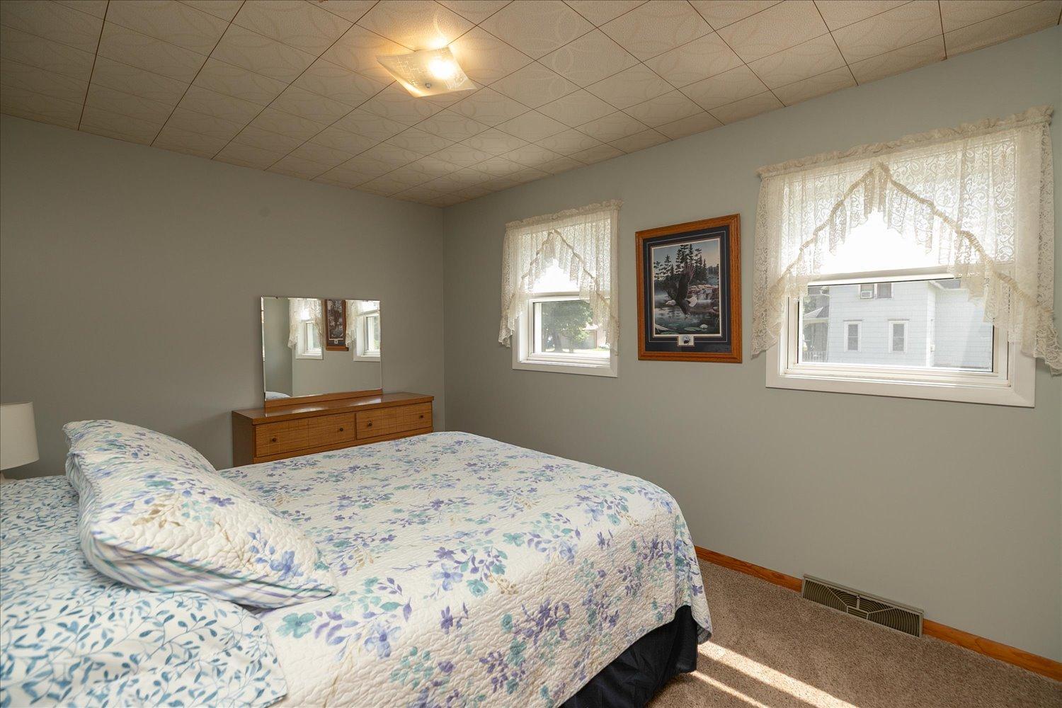 19-19-Bedroom.jpg