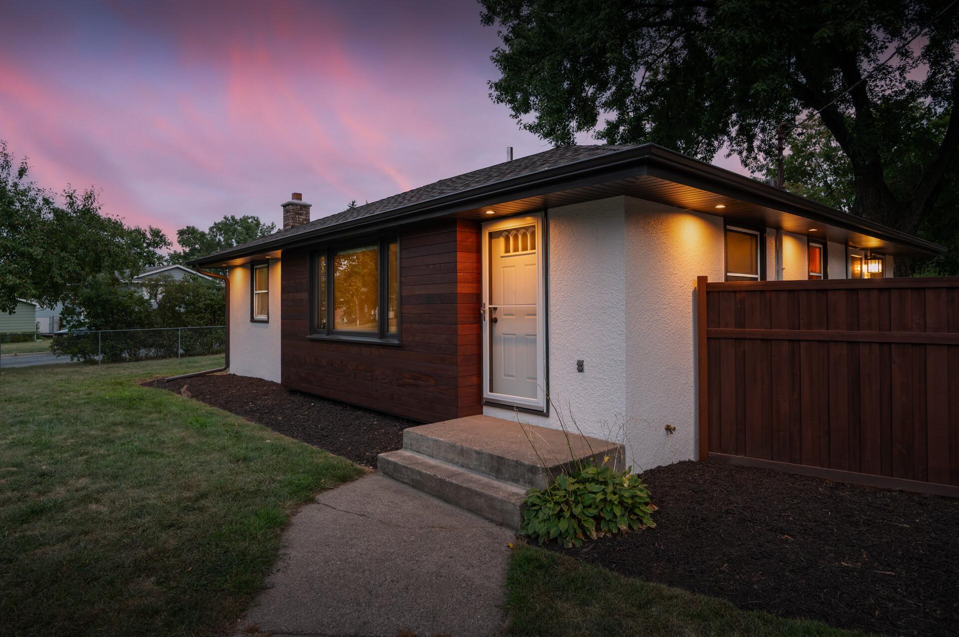 43_2019_Bromley_Ave_RT6_mls.jpg