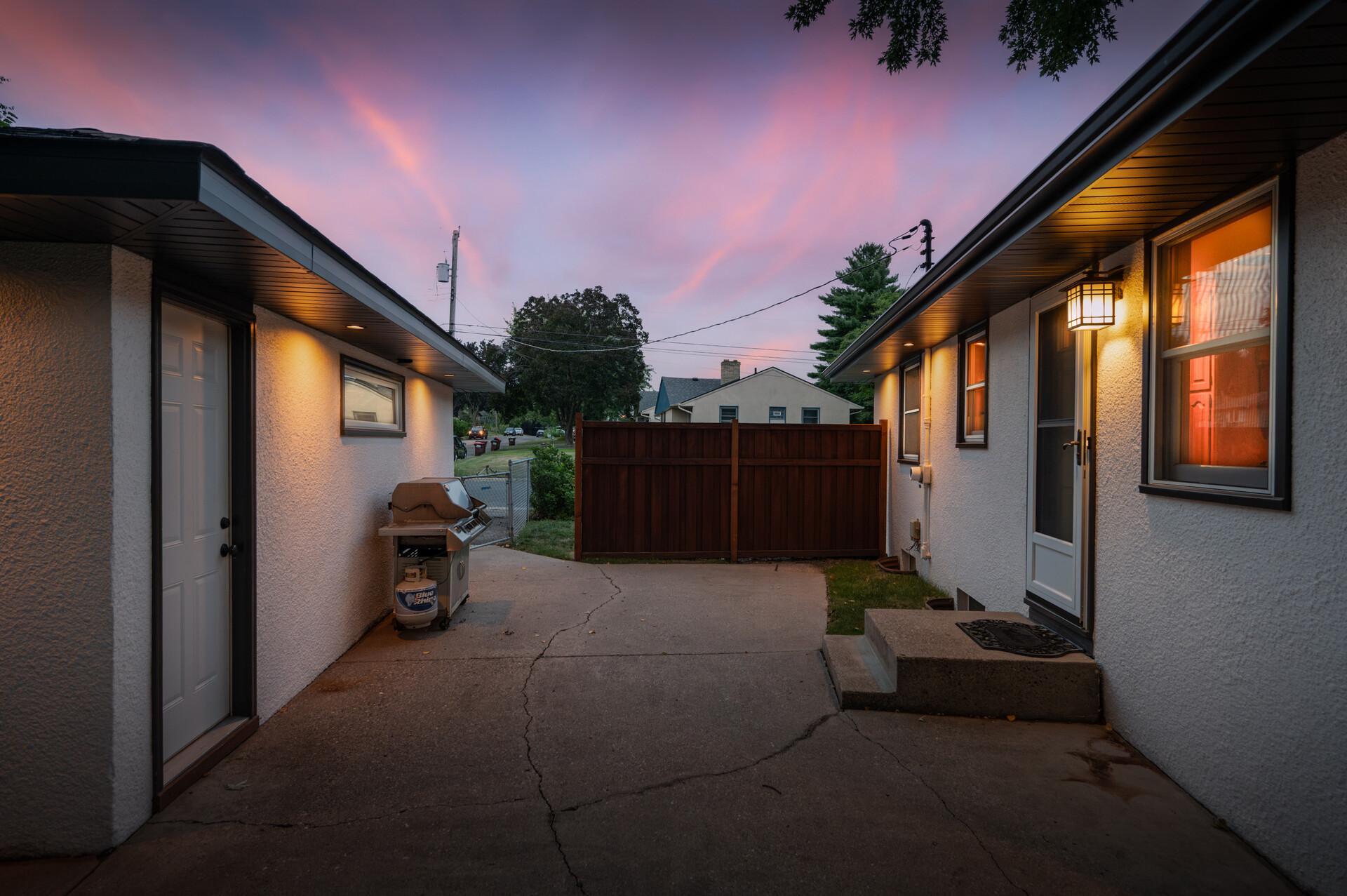 46_2019_Bromley_Ave_RT9_mls.jpg