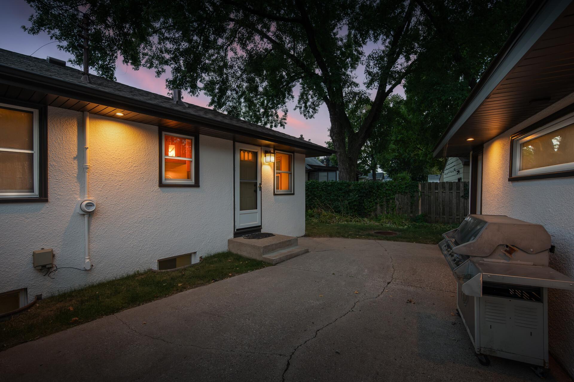 45_2019_Bromley_Ave_RT8_mls.jpg