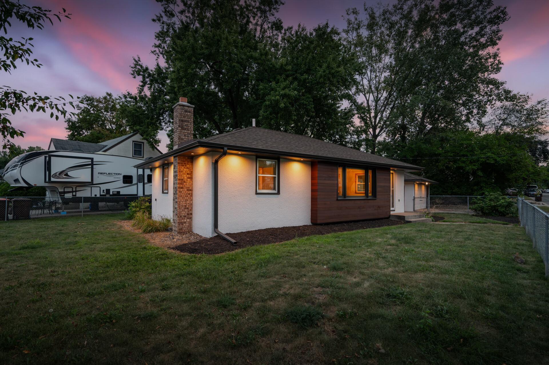 38_2019_Bromley_Ave_RT1_mls.jpg