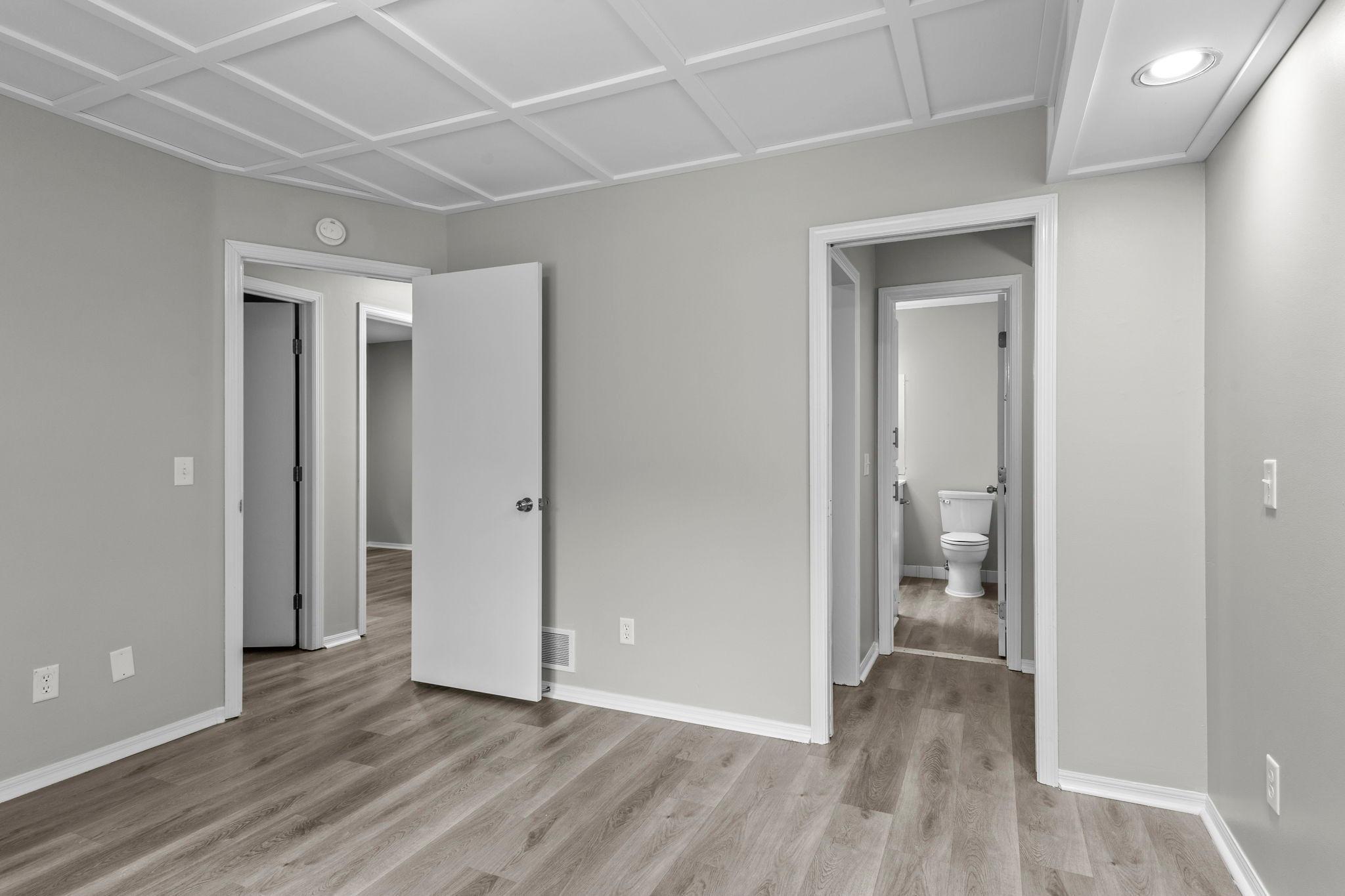 36-web-or-mls-4840 Evergreen Ln N-199.jpg