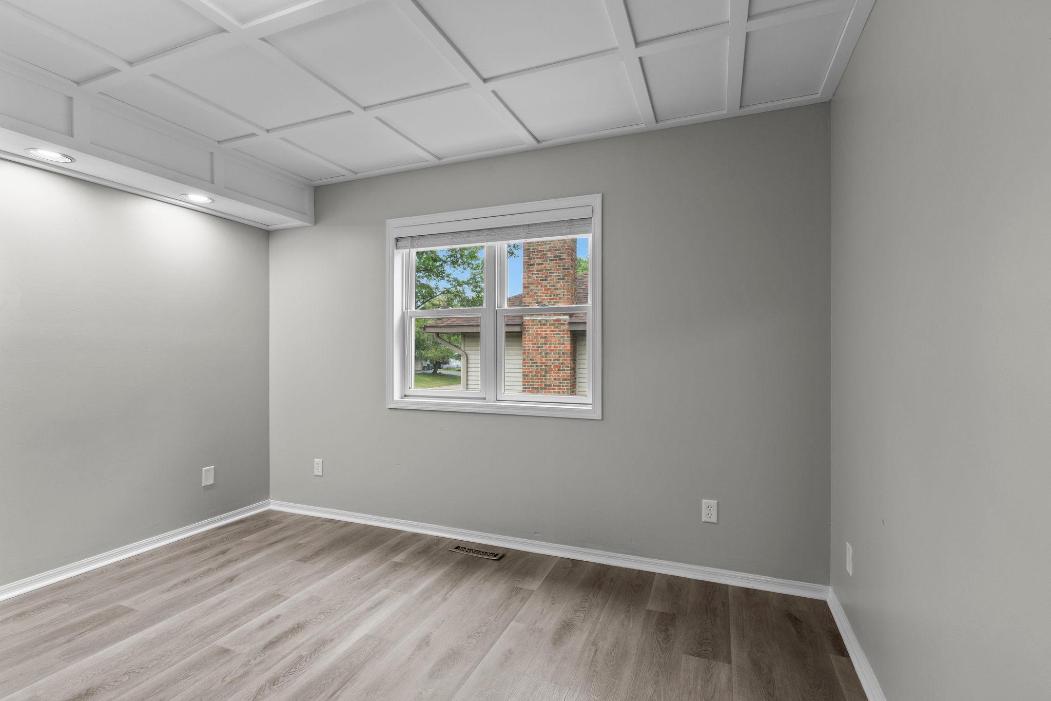 38-web-or-mls-4840 Evergreen Ln N-209.jpg