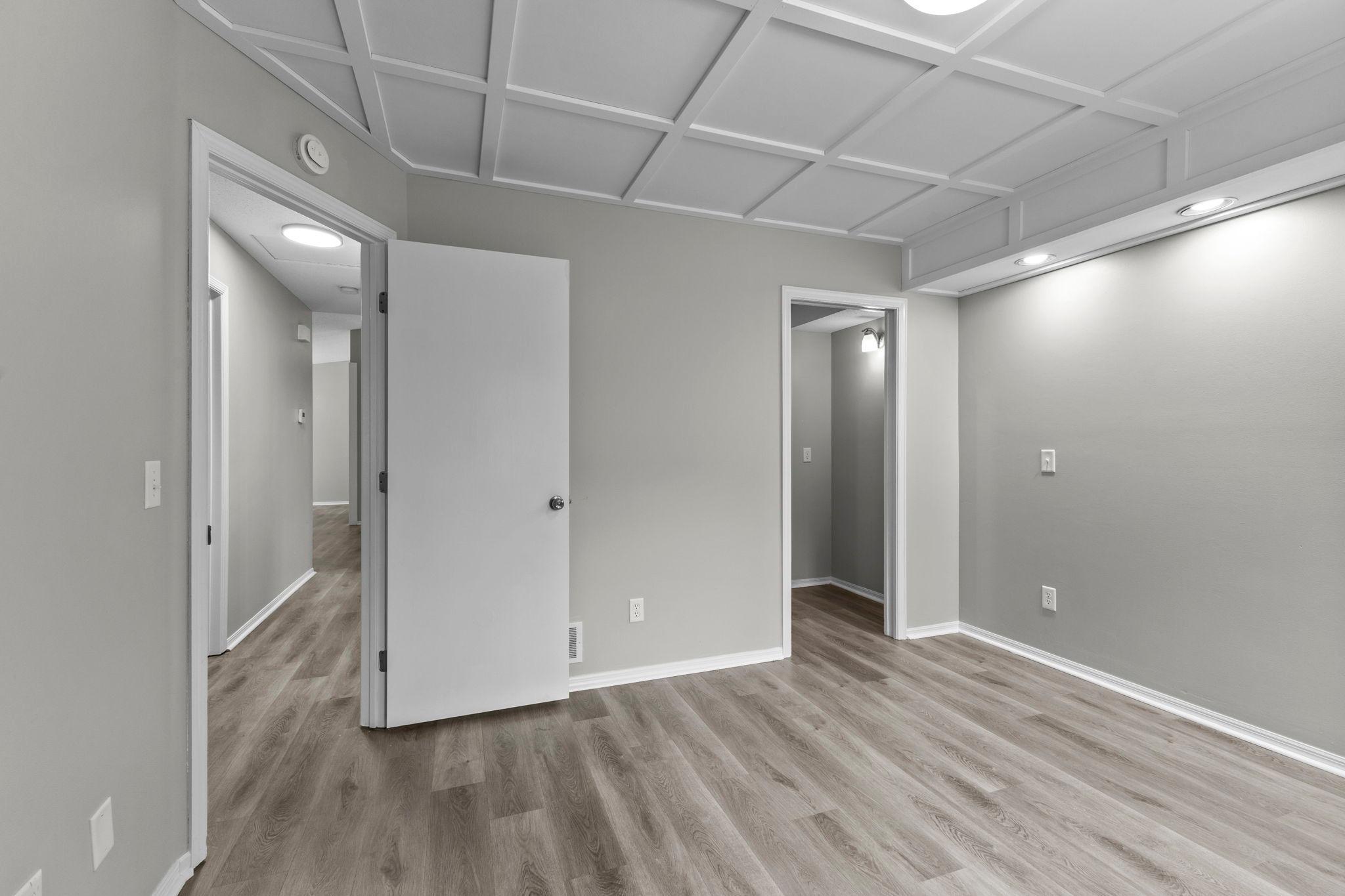 37-web-or-mls-4840 Evergreen Ln N-204.jpg