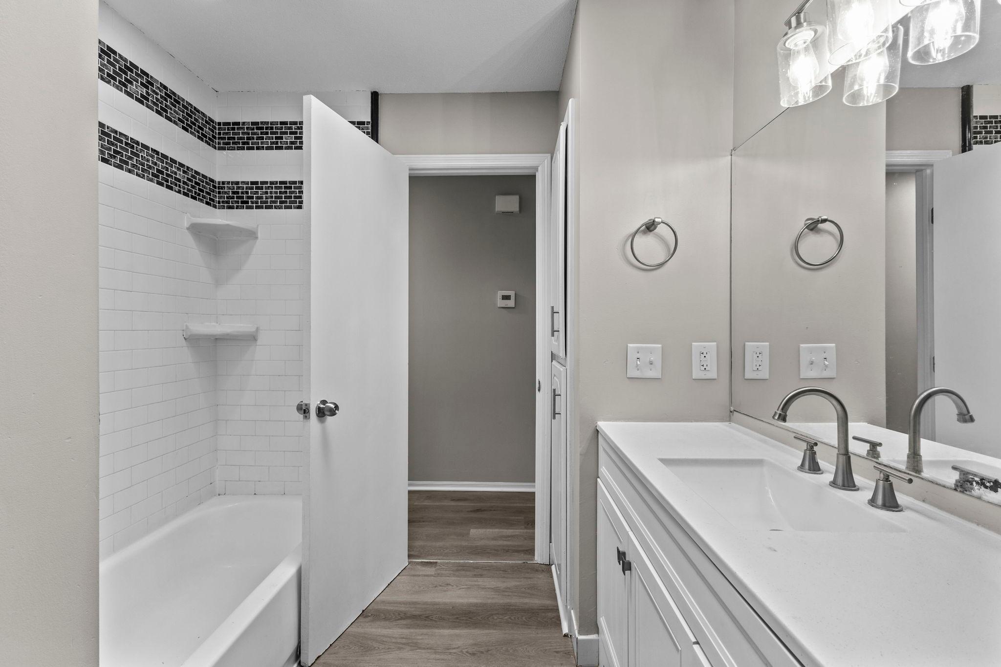 45-web-or-mls-4840 Evergreen Ln N-184.jpg