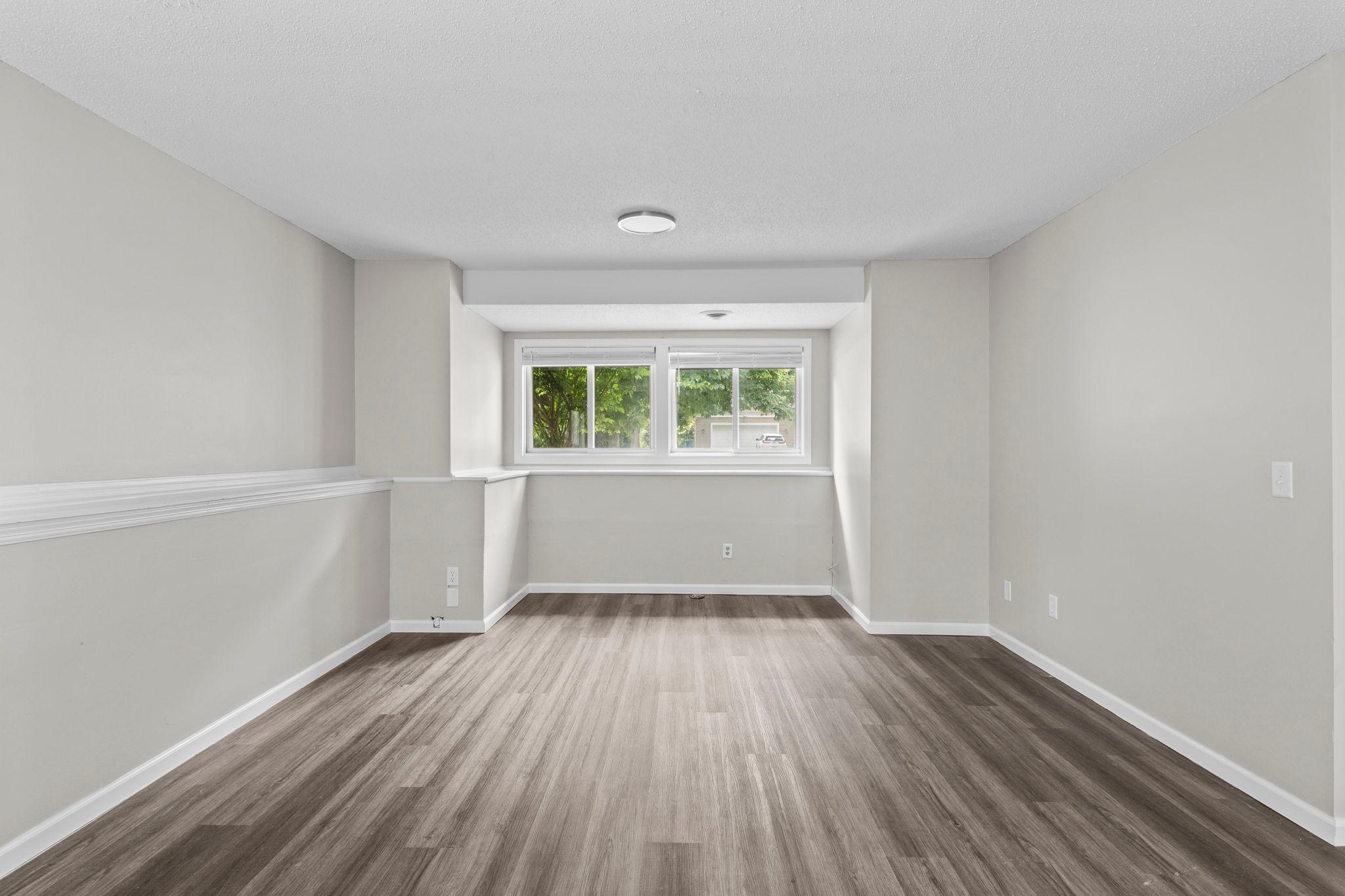 50-web-or-mls-4840 Evergreen Ln N-269.jpg