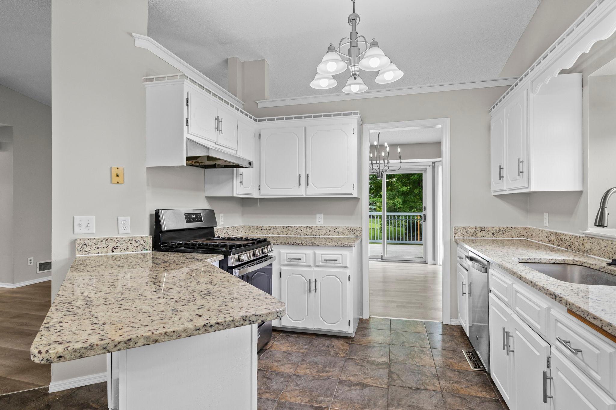 32-web-or-mls-4840 Evergreen Ln N-159.jpg