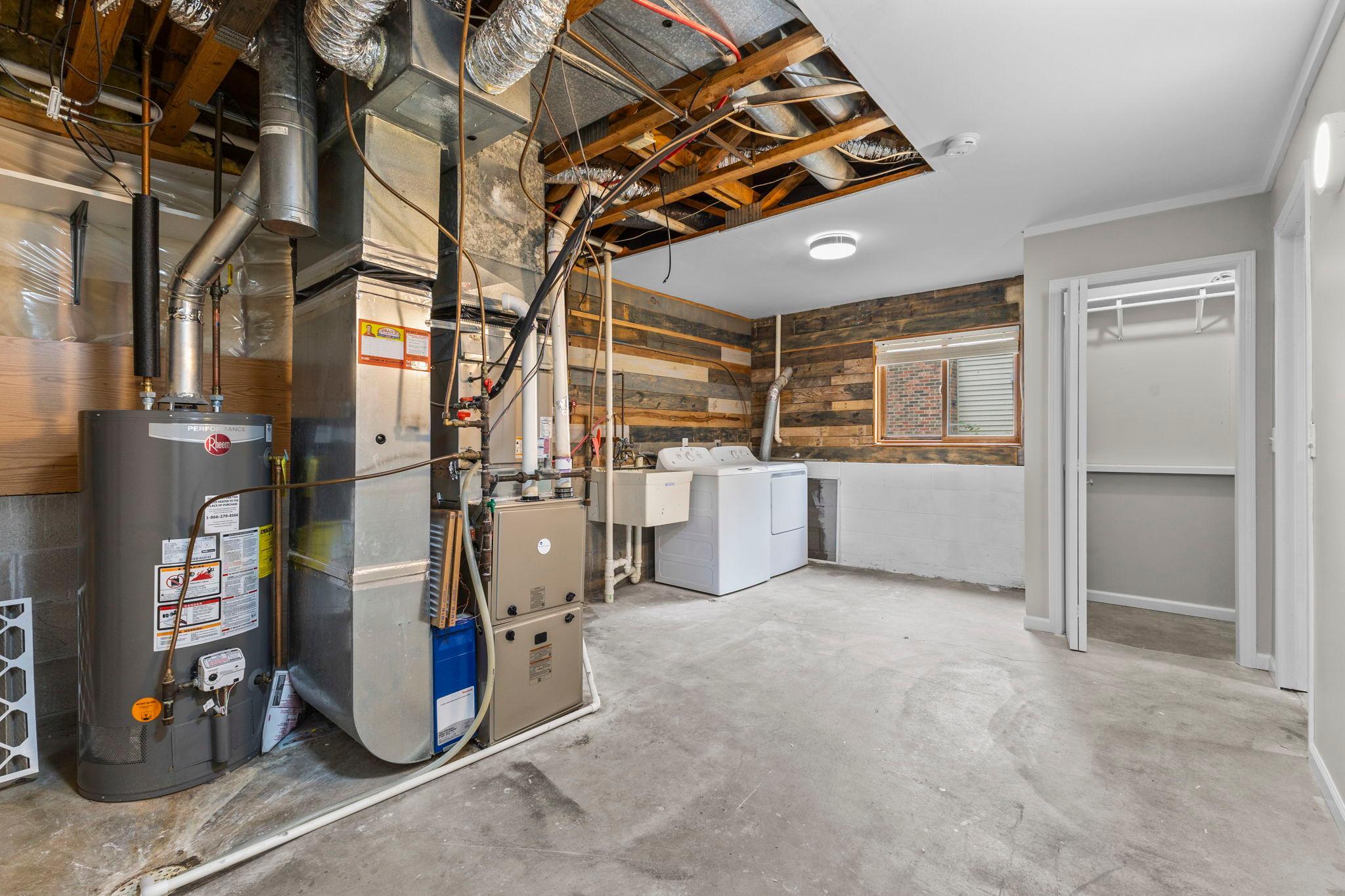 59-web-or-mls-4840 Evergreen Ln N-304.jpg