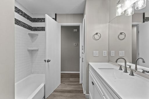 45-web-or-mls-4840 Evergreen Ln N-184.jpg