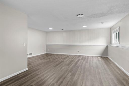 51-web-or-mls-4840 Evergreen Ln N-274.jpg