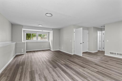 49-web-or-mls-4840 Evergreen Ln N-264.jpg