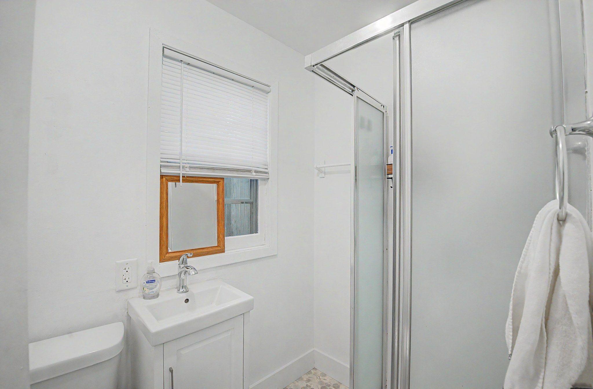 18-web-or-mls-2611_North_Girard_Avenue_18_mls.jpg