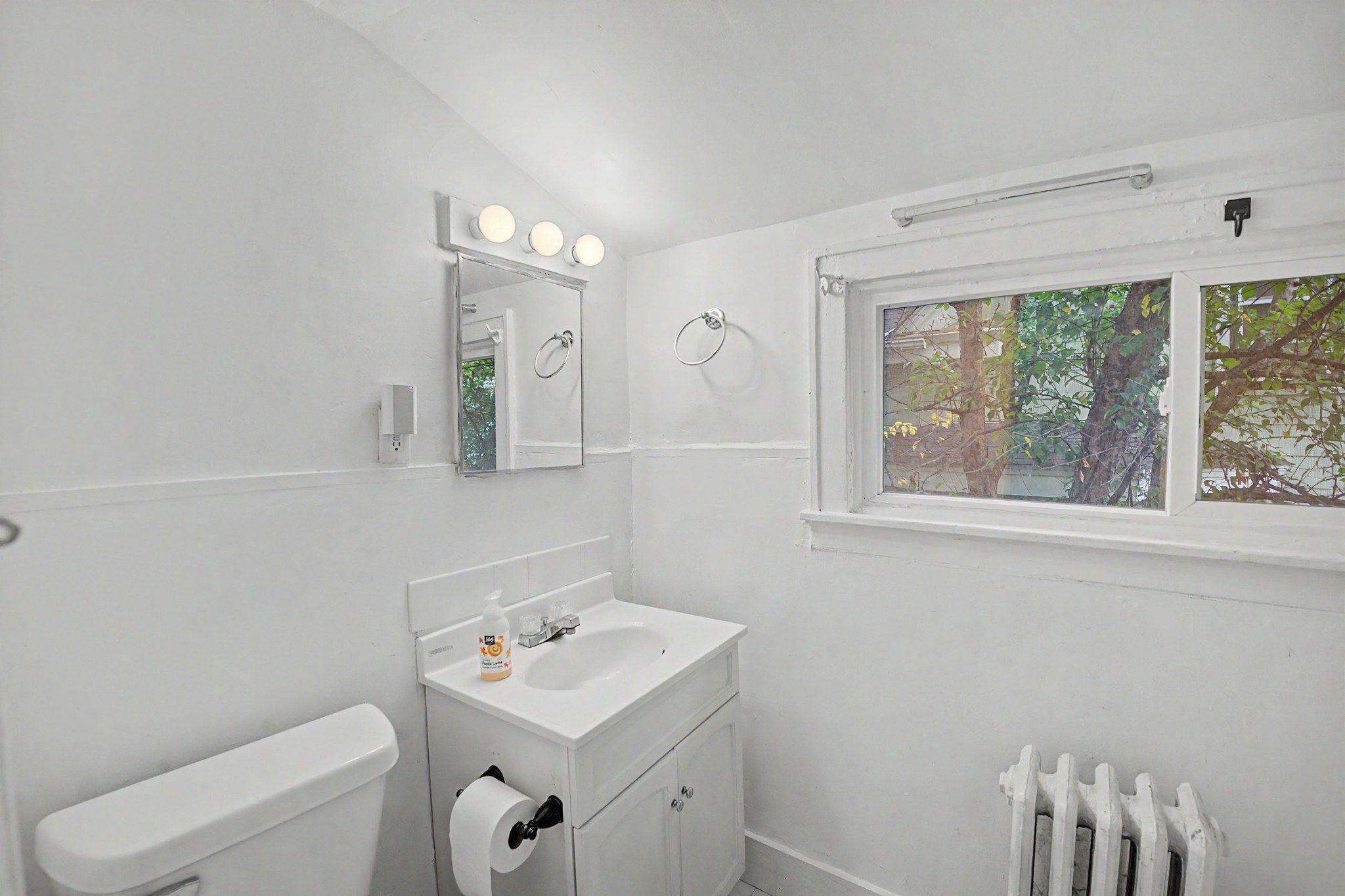 25-web-or-mls-2611_North_Girard_Avenue_24_mls.jpg