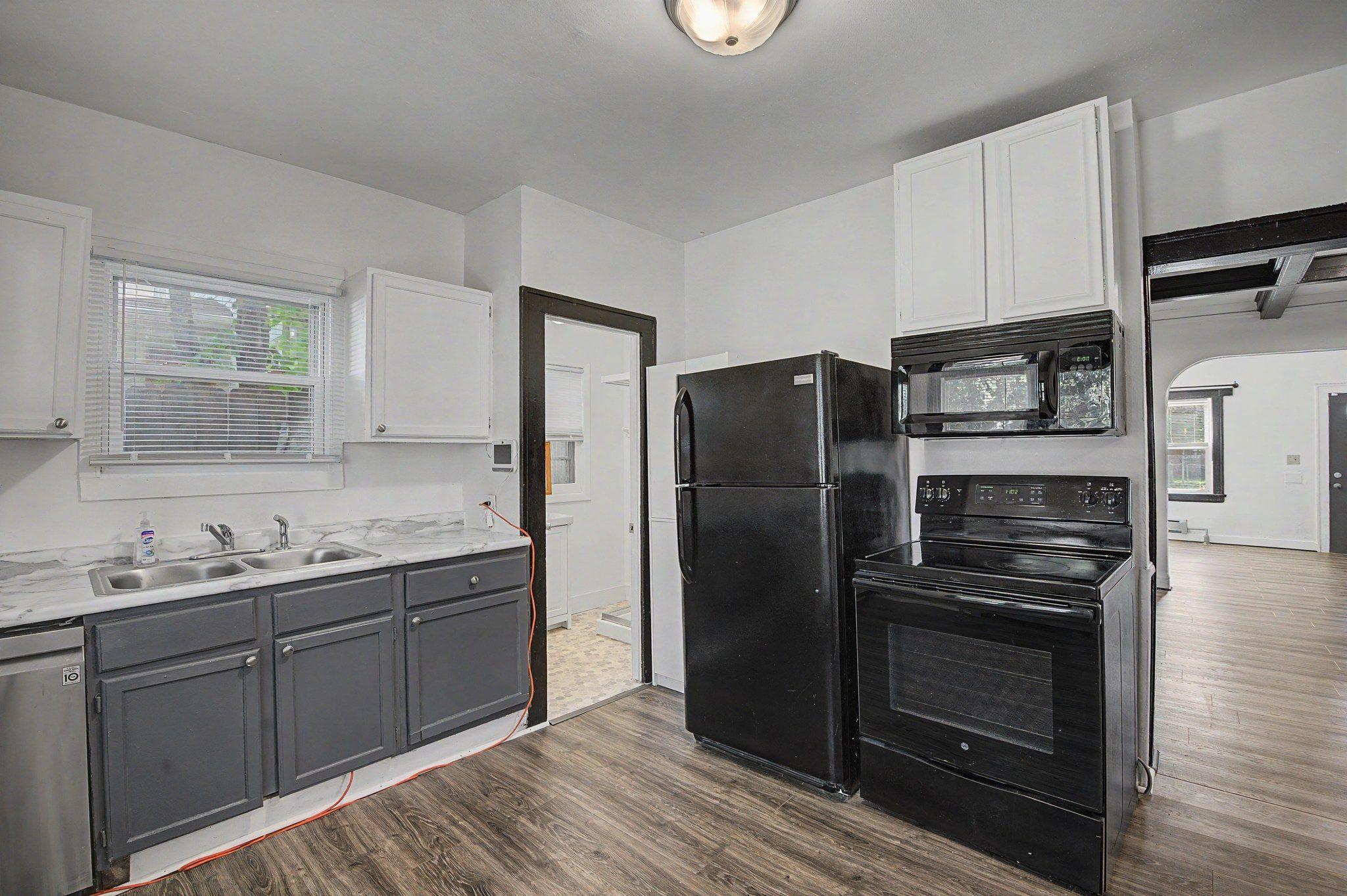 16-web-or-mls-2611_North_Girard_Avenue_16_mls.jpg