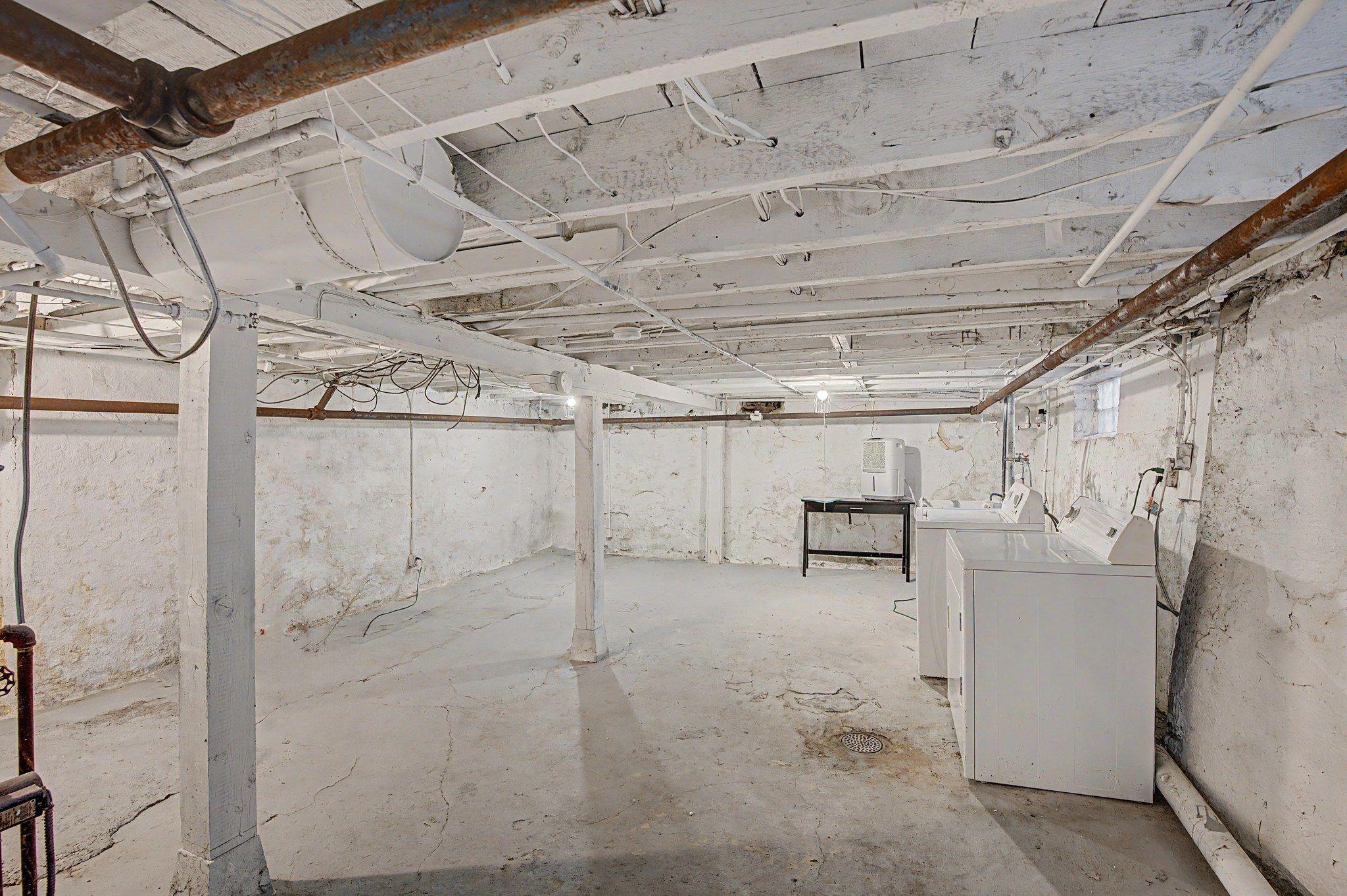 19-web-or-mls-2611_North_Girard_Avenue_19_edited.jpg