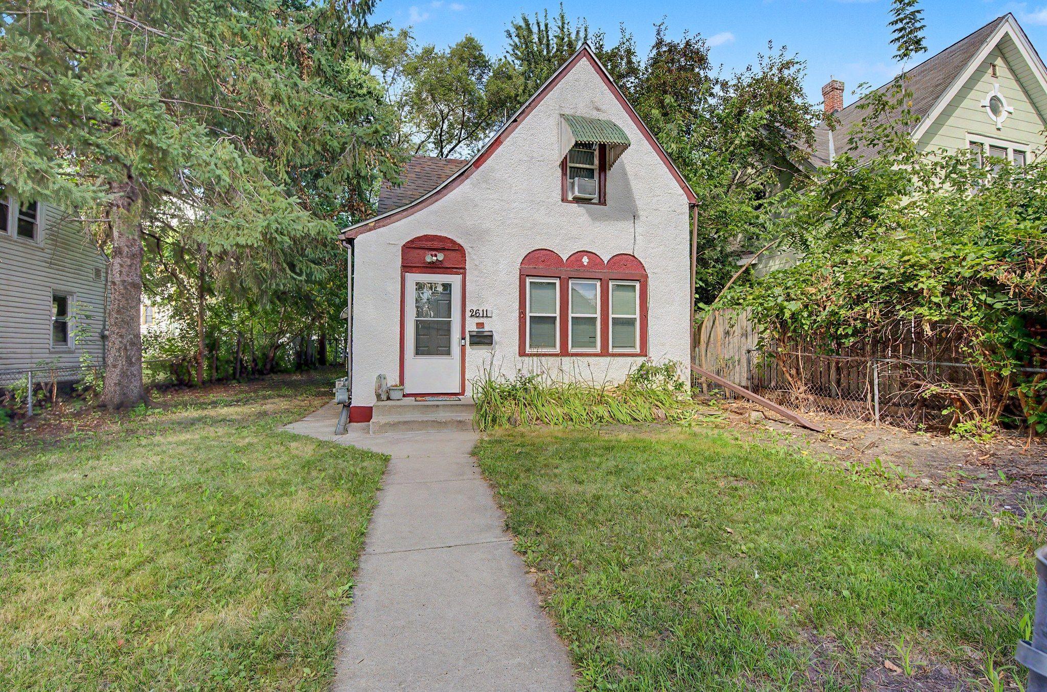 1-web-or-mls-2611_North_Girard_Avenue_01_mls.jpg