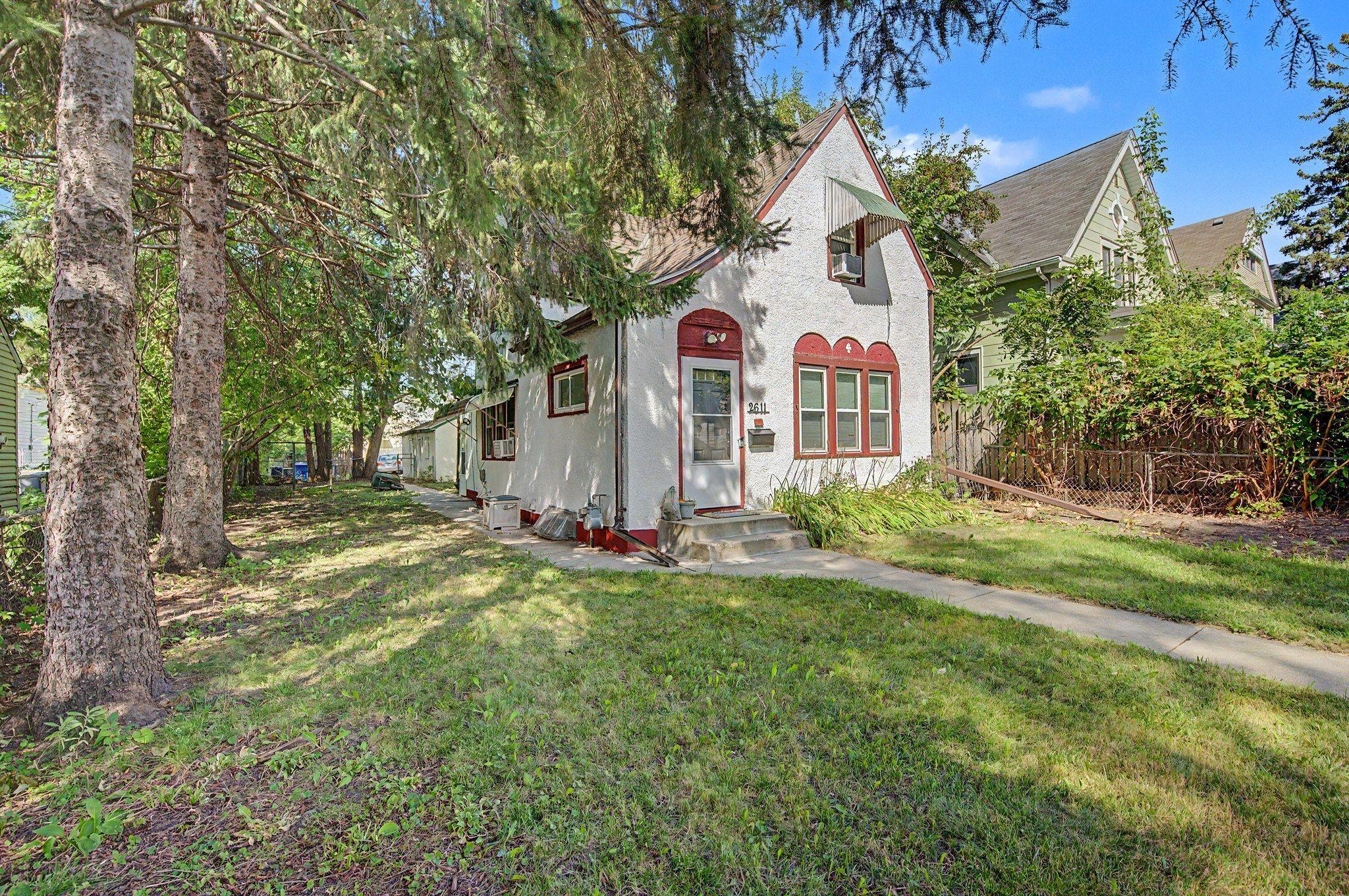3-web-or-mls-2611_North_Girard_Avenue_03_mls.jpg