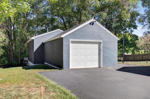 Detached garage