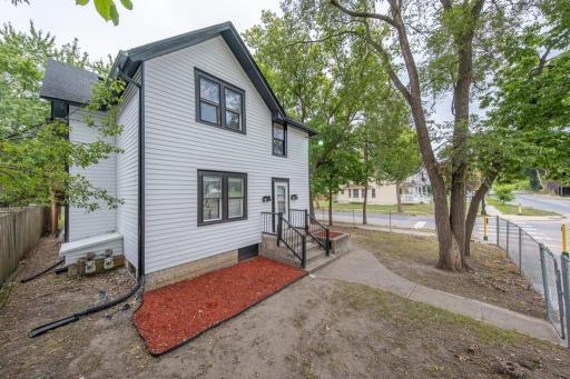 2400 Emerson Avenue N, Minneapolis, MN 55411